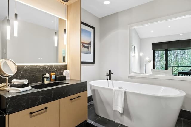 Studio Trail (short distance from main lodge)