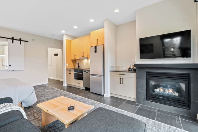 Studio Trail (short distance from main lodge)