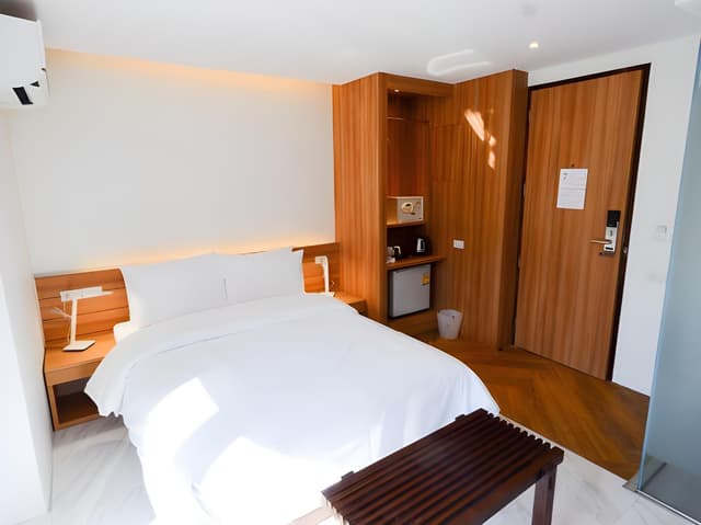 Deluxe City View (Double Bed)