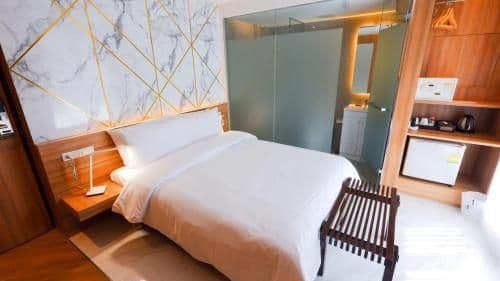 Deluxe City View (Double Bed)