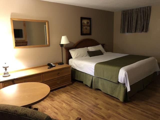 Deluxe Room, 1 King Bed (Single Jetted Tub)