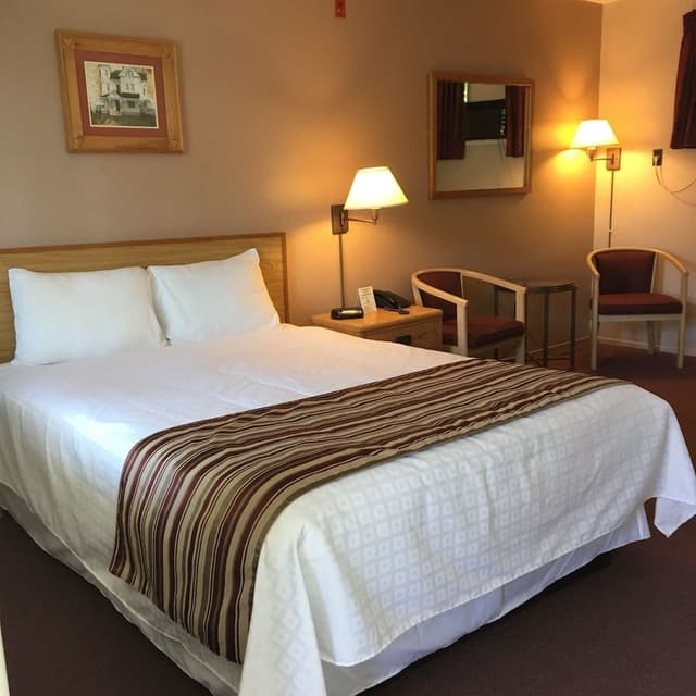 Standard Room, 1 Queen Bed