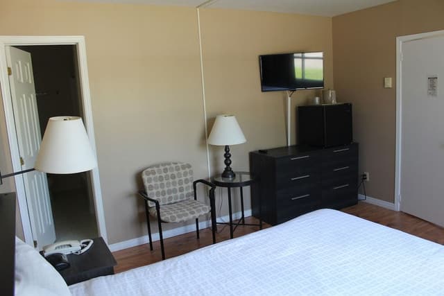 Standard Room, 1 Queen Bed