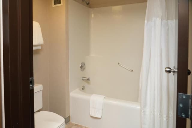 Standard 2 Queen Room
