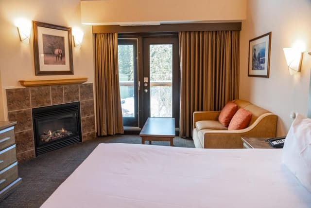 King Suite Jetted Tub