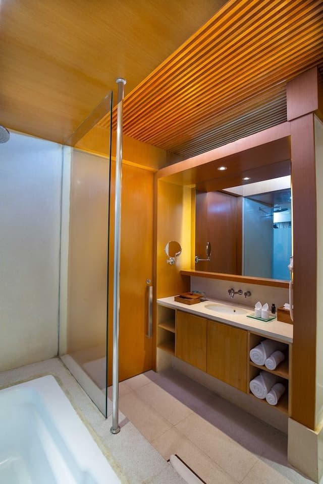 Premiere 2 Bed Room Suite Pool View with Balcony