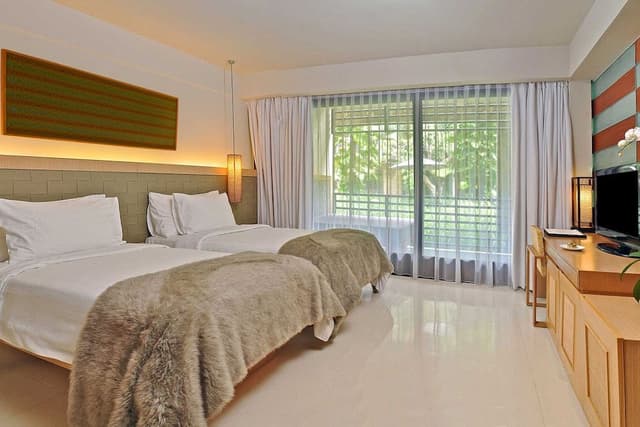 Premiere 2 Bed Room Suite Pool View with Balcony