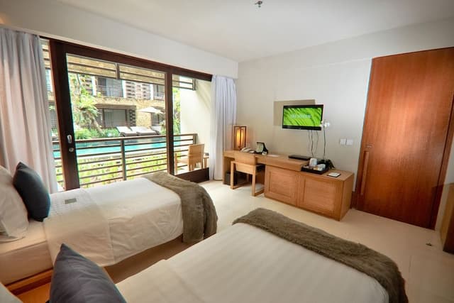 Premiere 2 Bed Room Suite Pool View with Balcony