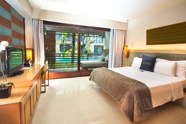 Premiere 2 Bed Room Suite Pool View with Balcony