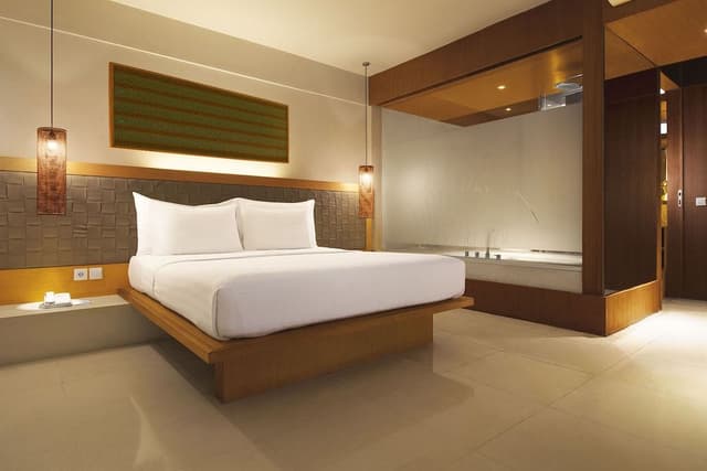 Premiere 2 Bed Room Suite Pool View with Balcony