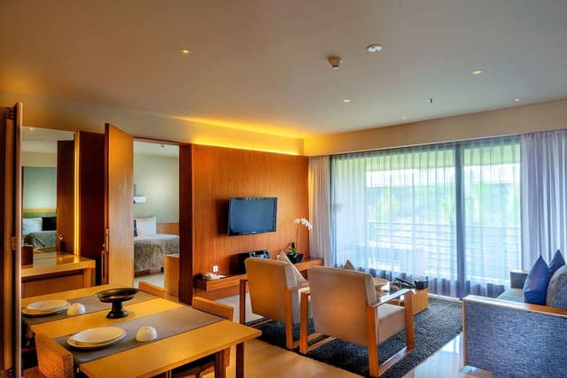 Premiere 2 Bed Room Suite Pool View with Balcony