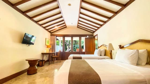 Bungalow 2 - 3 Bedroom with Pool