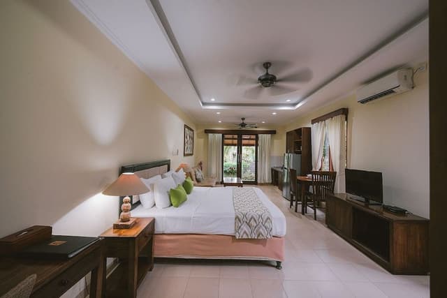 Studio Deluxe with Pool View