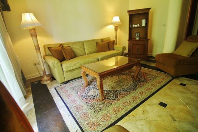 Super Royal Room