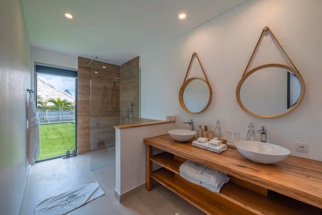 Namaskar Villa - Five-bedroom Villa With Private Pool And Sea View