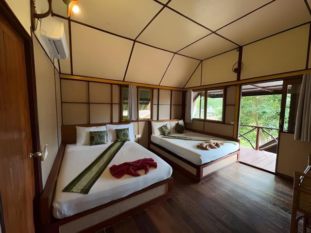 Deluxe Family Room
