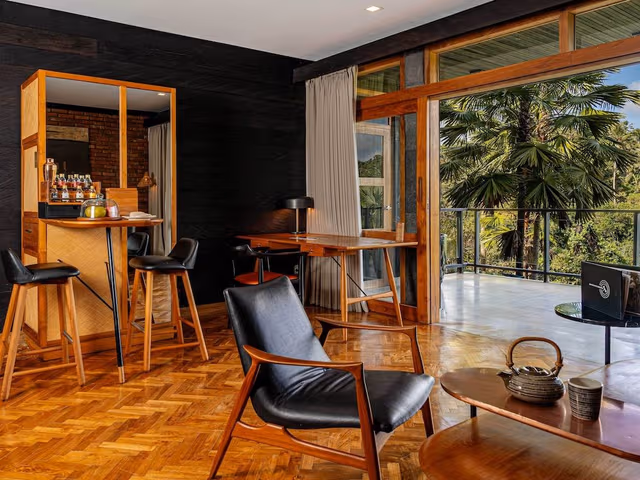 Deluxe Suite, 1 King Bed, Private Pool, Valley View