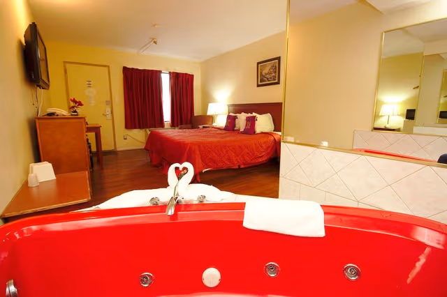 Standard Room, 1 King Bed, Jetted Tub