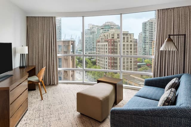 1 QUEEN 2 ROOM SUITE