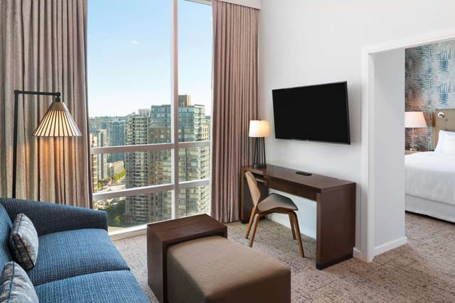 1 KING CITY VIEW DELUXE 2 ROOM SUITE