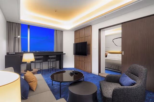 Executive Suite D, Non Smoking (39-41F)(with breakfast/separate breakfast fee for 6 y/o and under)