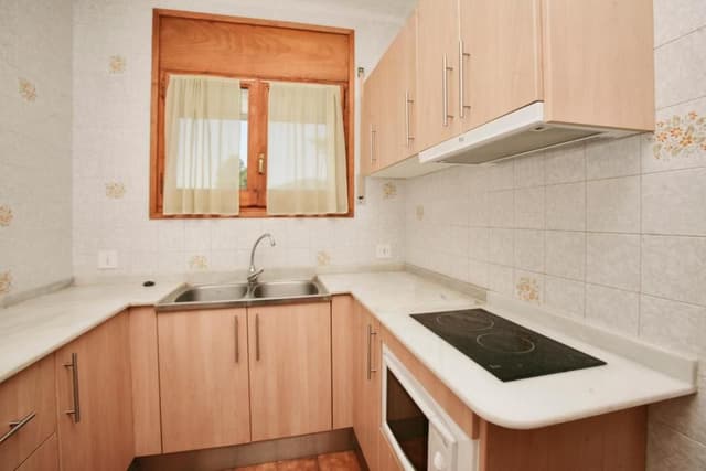 Cottage (6 Adults)