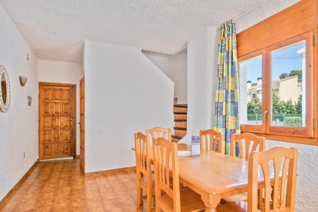 Cottage (6 Adults)