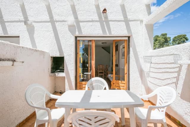 Cottage (6 Adults)
