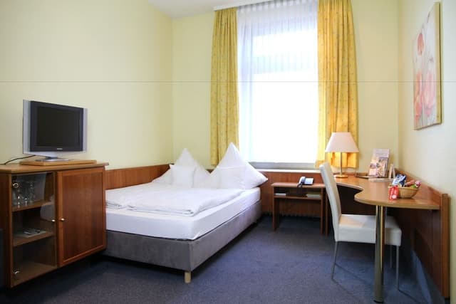 Economy Double Room, 1 Queen Bed