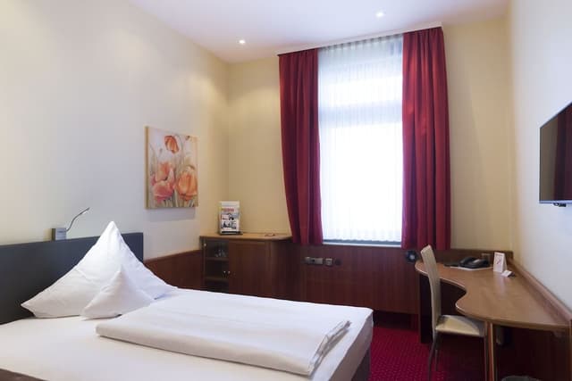 Economy Double Room, 1 Queen Bed
