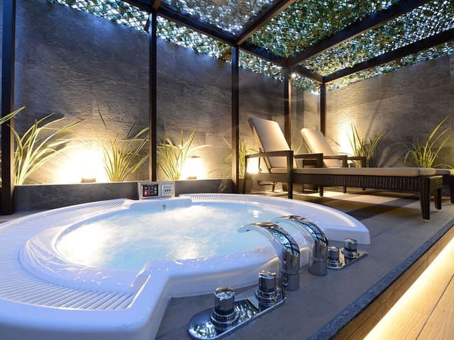 Penthouse, Non Smoking