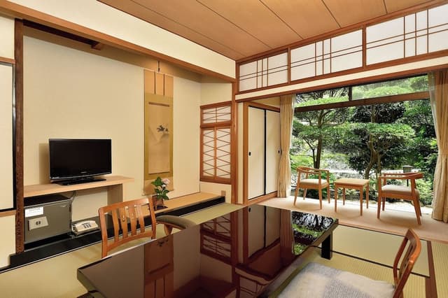 Japanese Room 8 Tatami Mats (can't serve dinner after 8 PM checkin)