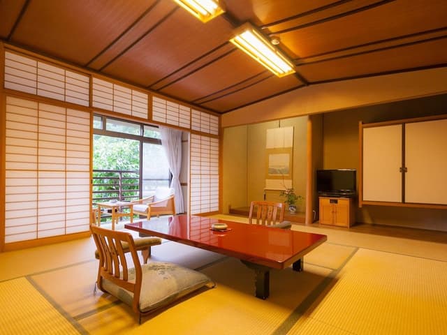Japanese Room 8 Tatami Mats (can't serve dinner after 8 PM checkin)