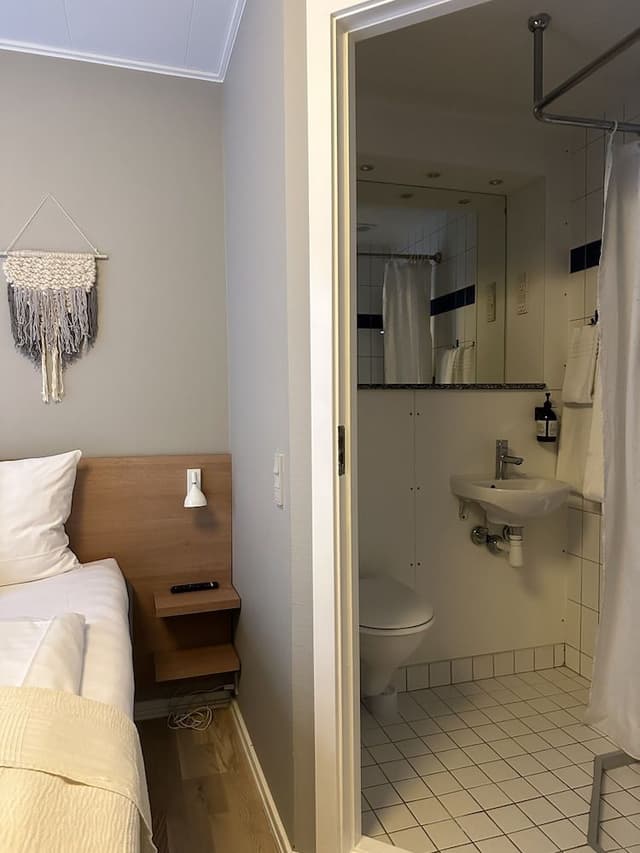 Standard Double Room, 1 Queen Bed, Non Smoking, Courtyard View (Medium)