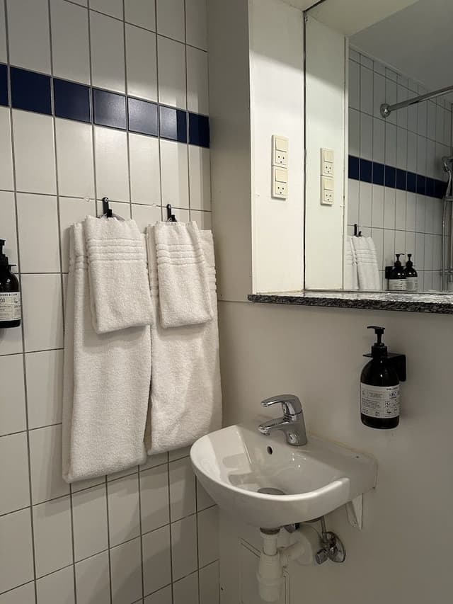 Standard Double Room, 1 Queen Bed, Non Smoking, Courtyard View (Medium)