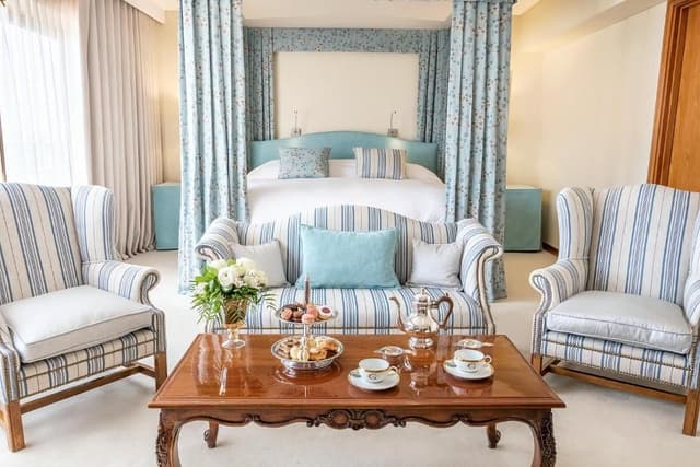 Honeymoon Suite