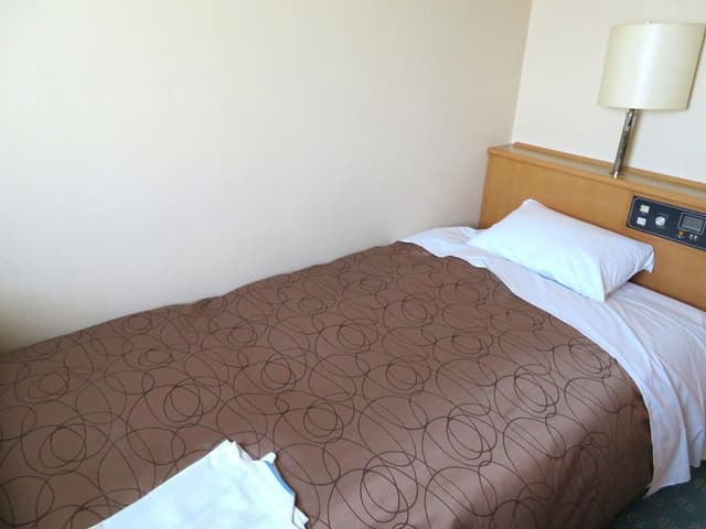 Single Room, Smoking