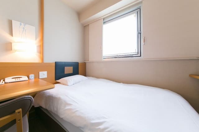 Single Room, Smoking