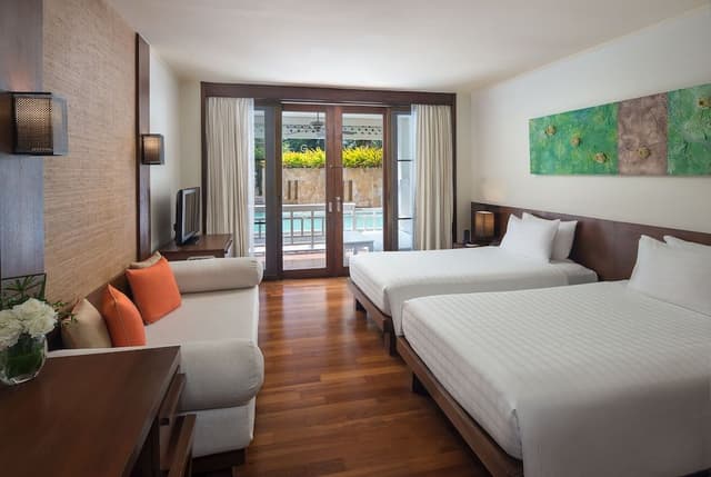 Premium Room, 1 King Bed, Pool Access