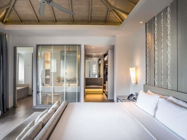 Deluxe Room, 1 King Bed (Grand)