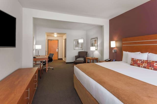 Accessible Room, King Bed, Non Smoking