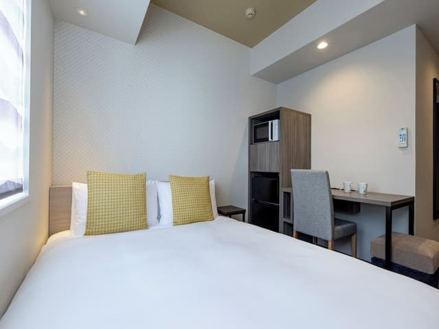 [1 Person Use] Moderate Double Room with Small Double Bed Room with Washer-Dryer