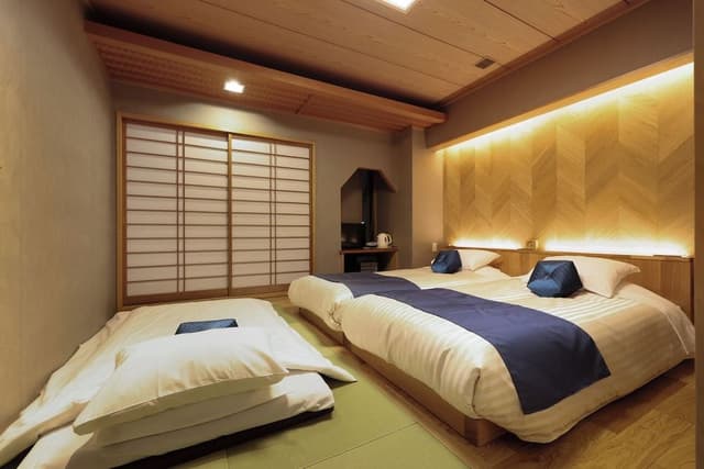 [Non-Smoking] Japanese-Western Deluxe Twin Room