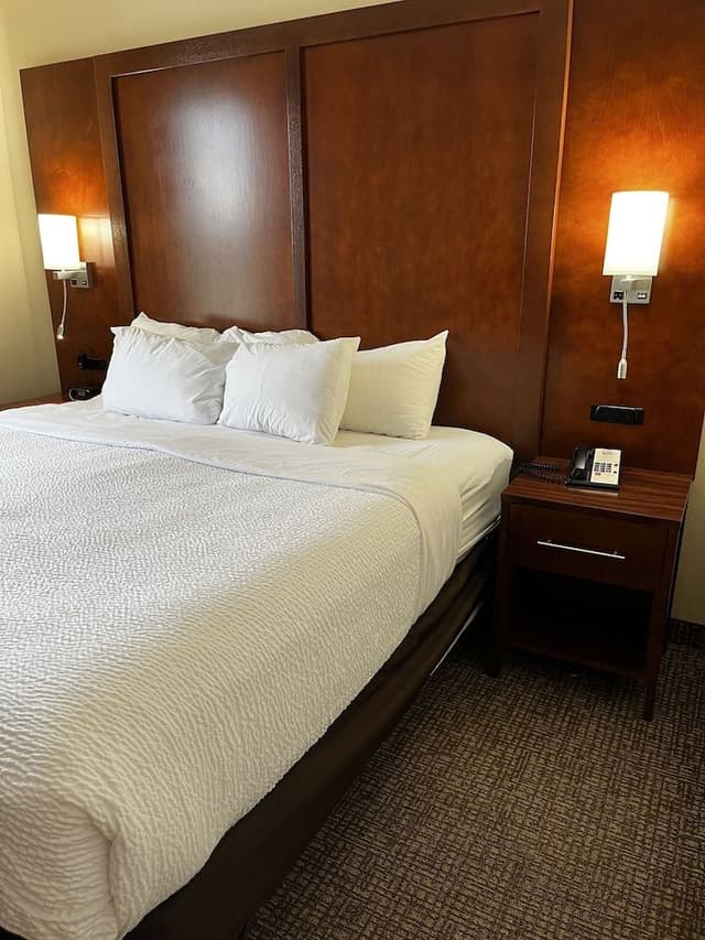 1 King Bed, 2 Bunkbeds