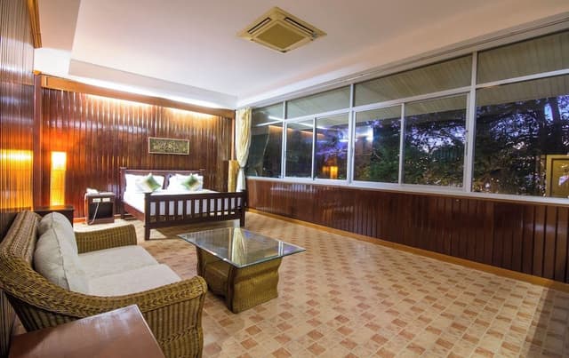Sea View Suite