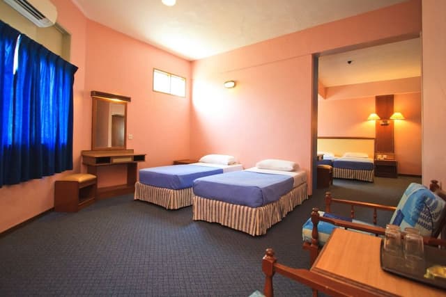 Family Room, Multiple Beds, Private Bathroom, City View