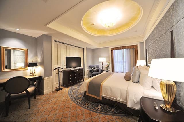 Executive Suite