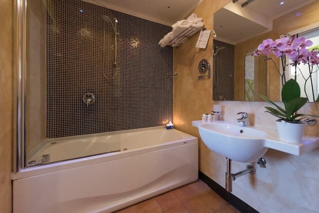 Classic Double Room, Jetted Tub, Partial Sea View