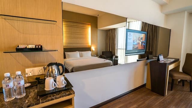 Deluxe King Room