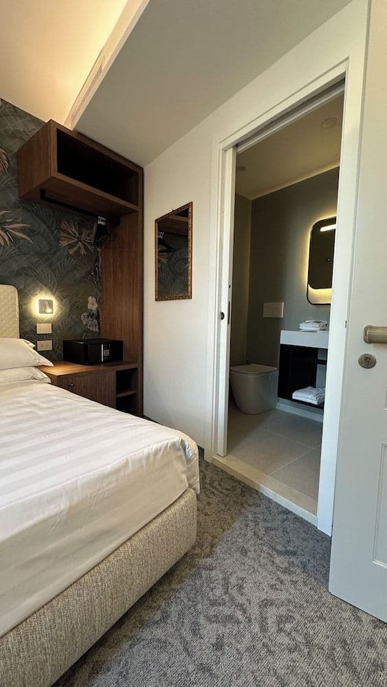 Small Room (1 or 2 people)
